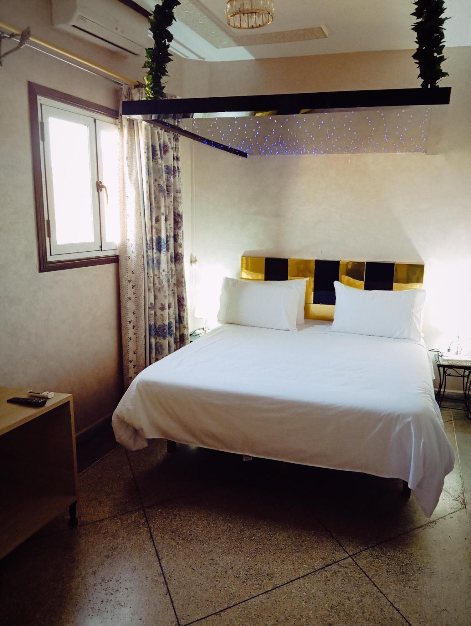 Hotel Lahlou Riad Cafeteria Oujda Eksteriør bilde